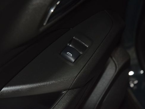 Used 2025 Chevrolet Trax LT w/ Driver Confidence Package FWD image 40