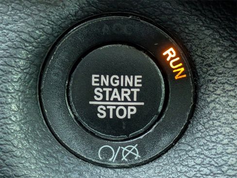 Used 2018 Jeep Cherokee Limited w/ Technology Group image 25