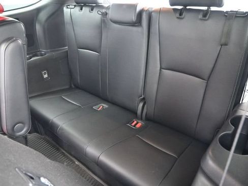 Used 2023 Toyota Highlander XSE FWD image 16
