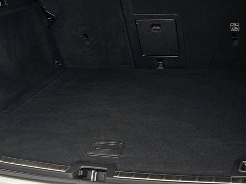 Used 2018 Volvo XC60 T6 Momentum w/ Advanced Package image 9