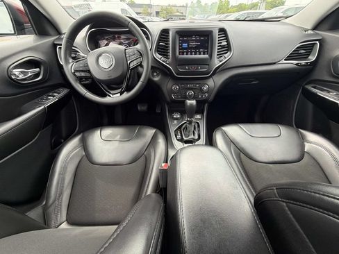 Used 2021 Jeep Cherokee Latitude Plus AWD/4WD image 18