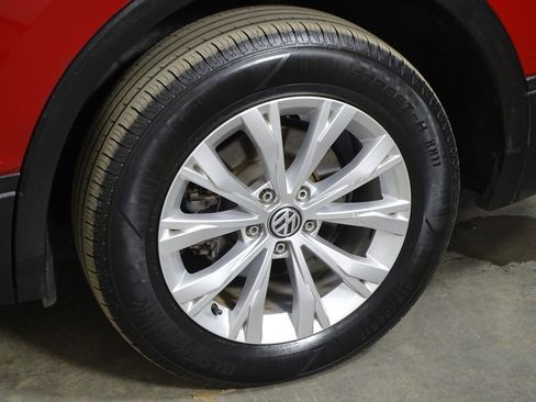 Used 2019 Volkswagen Tiguan SE image 38
