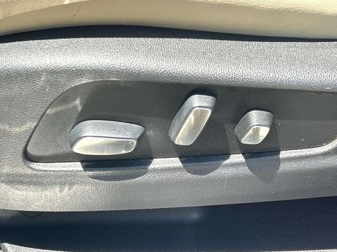 Used 2017 Cadillac XT5 Premium Luxury FWD image 33