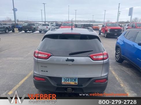 Used 2016 Jeep Cherokee Latitude w/ Cold Weather Group image 6