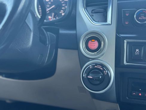 Used 2016 Nissan Titan SL image 26