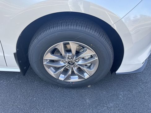 New 2025 Toyota Sienna XLE image 10