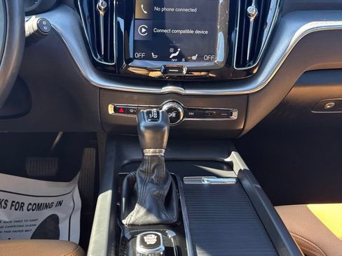 Used 2019 Volvo XC60 T5 Momentum w/ Multimedia Package AWD/4WD image 29