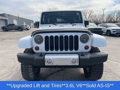 Used 2013 Jeep Wrangler Unlimited Sahara w/ Dual Top Group AWD/4WD image 4