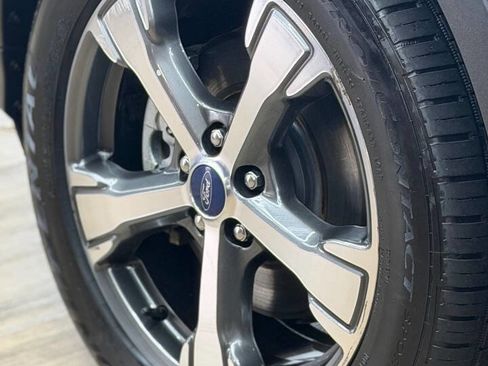 Used 2017 Ford Escape SE w/ Equipment Group 201A AWD/4WD image 4