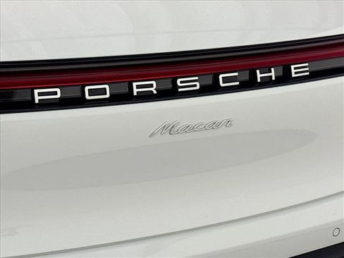 Certified 2026 Porsche Macan AWD/4WD image 26