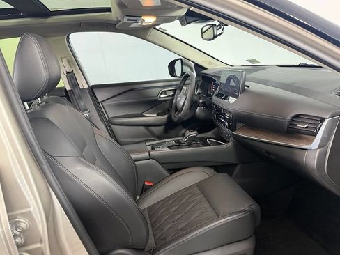 Used 2025 Nissan Rogue Platinum w/ Tech Package FWD image 33