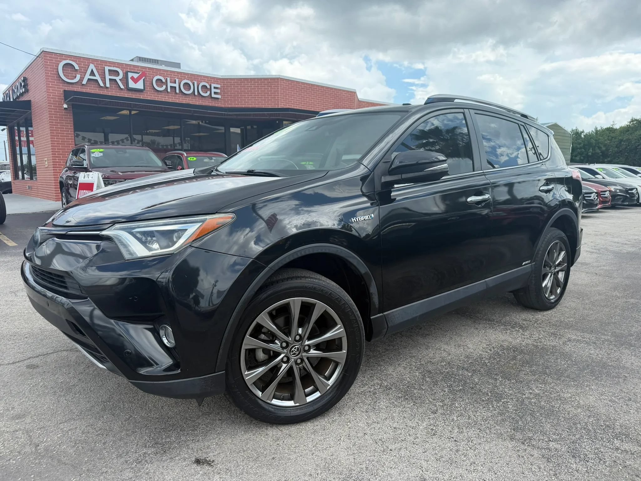 Used 2018 Toyota RAV4 Limited AWD/4WD image 1