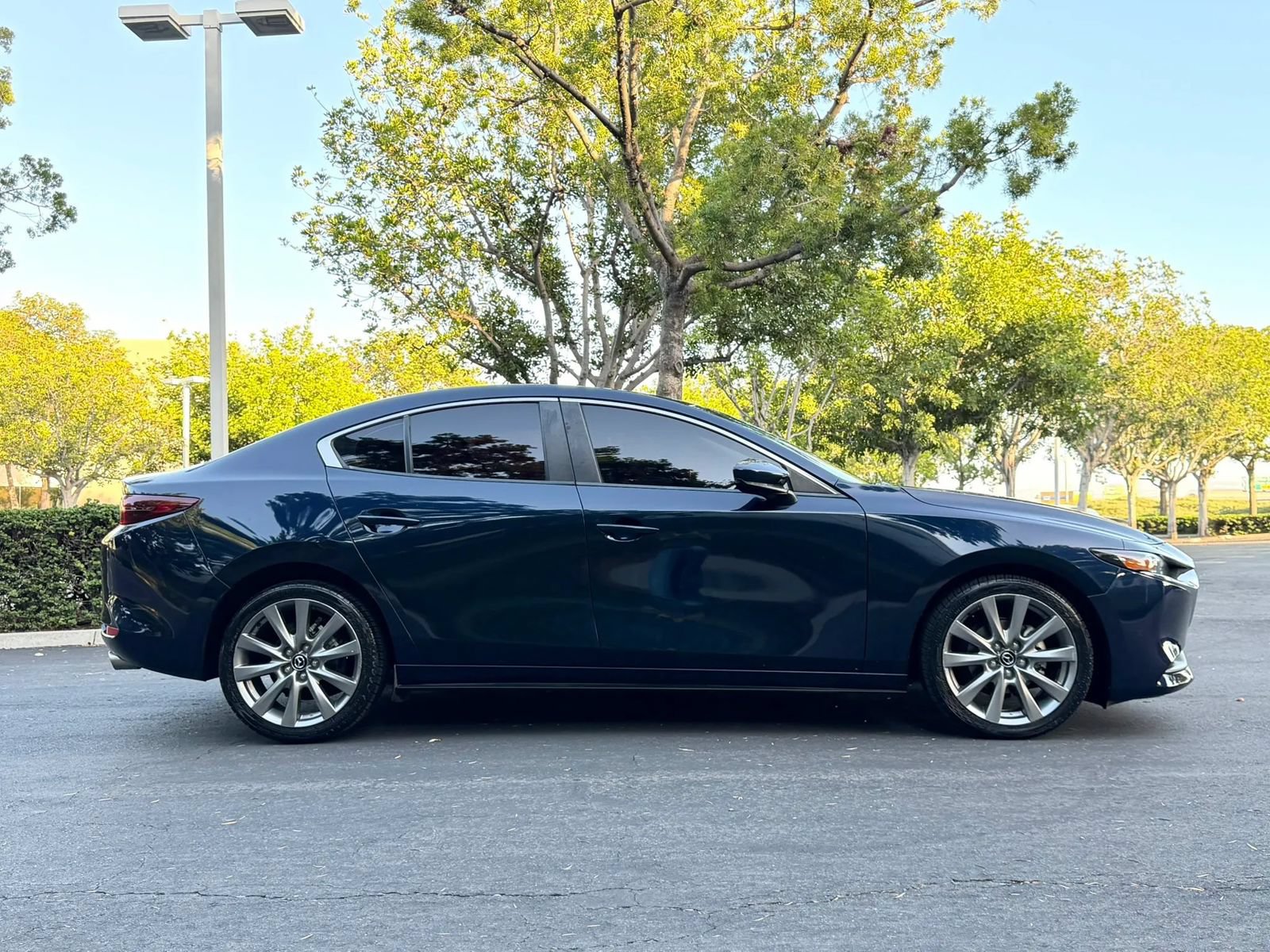Used 2021 MAZDA MAZDA3 s FWD image 3