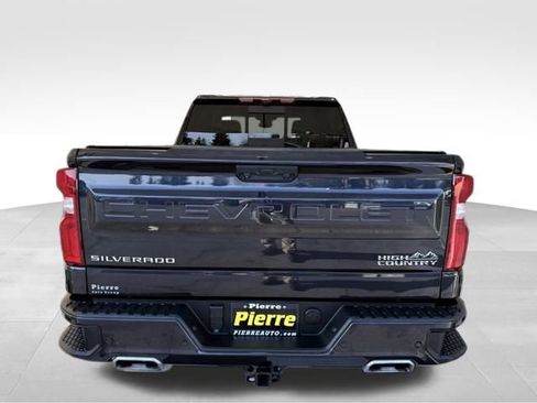 Used 2022 Chevrolet Silverado 1500 High Country w/ Technology Package image 3