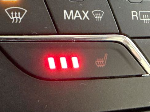 Used 2019 Ford Edge SEL w/ Equipment Group 201A image 7