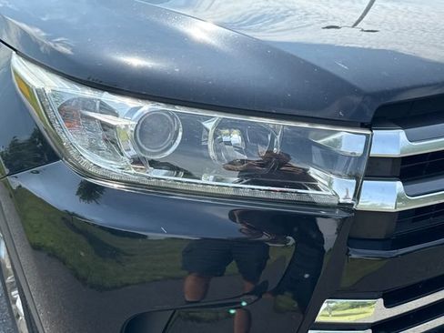 Used 2018 Toyota Highlander Limited Platinum AWD/4WD image 8