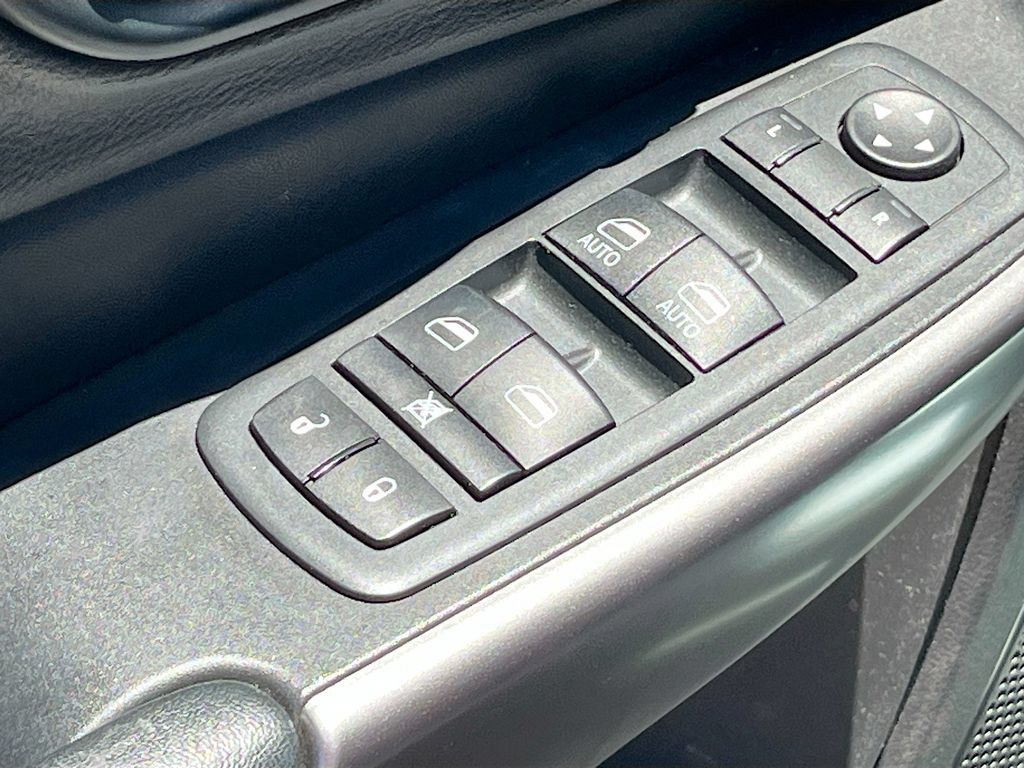 Used 2021 Jeep Cherokee Limited w/ Elite Package AWD/4WD image 18