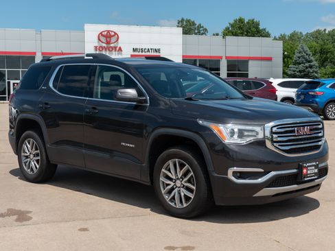 Used 2017 GMC Acadia SLE w/ Driver Alert Package I FWD image 1