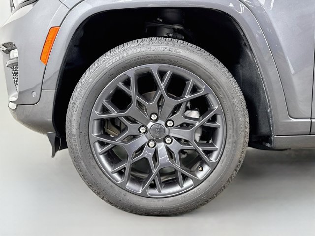 Used 2025 Jeep Grand Cherokee Summit w/ Obsidian Package AWD/4WD image 36