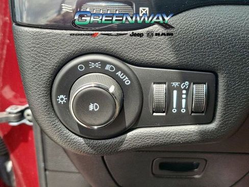 Used 2021 Jeep Cherokee Latitude Plus FWD image 11