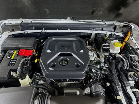 Used 2023 Jeep Wrangler Unlimited Rubicon 4xe image 31