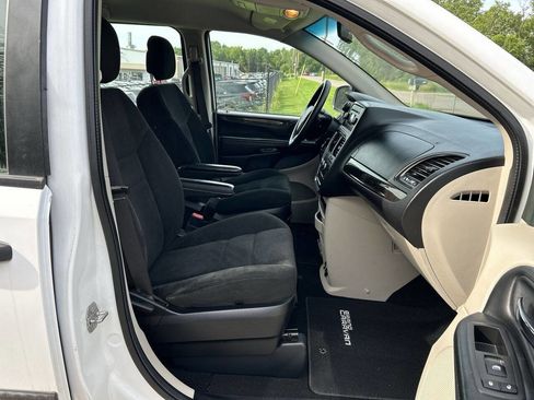Used 2016 Dodge Grand Caravan American Value Package image 20