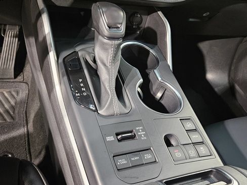 Used 2025 Toyota Highlander XLE AWD/4WD image 33