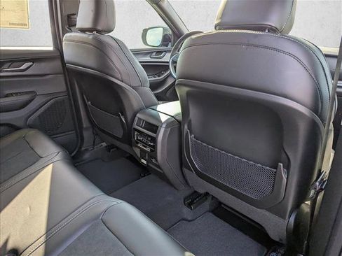 New 2025 Jeep Grand Cherokee Altitude image 30