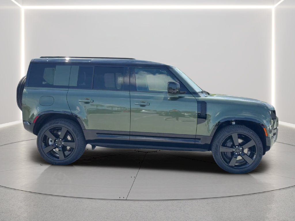 New 2026 Land Rover Defender 110 X-Dynamic SE AWD/4WD image 4
