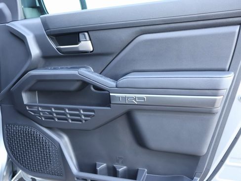 Used 2025 Toyota Tacoma 4x4 Double Cab image 9