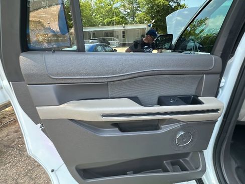 Used 2019 Ford Expedition Max XL AWD/4WD image 18