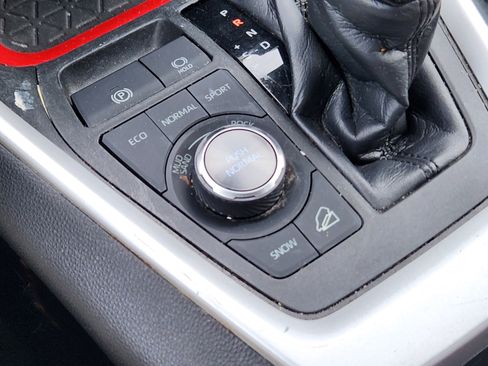 Used 2020 Toyota RAV4 TRD Off-Road w/ TRD Off-Road Weather Package AWD/4WD image 28