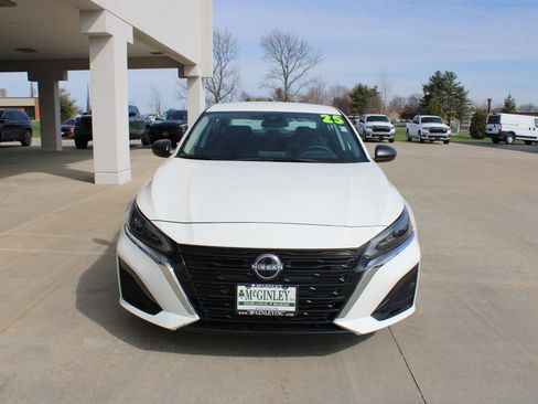 Used 2025 Nissan Altima 2.5 SV image 3