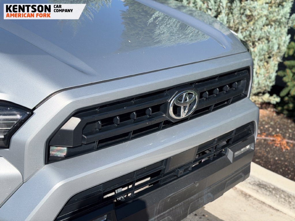 Used 2025 Toyota 4Runner SR5 AWD/4WD image 11