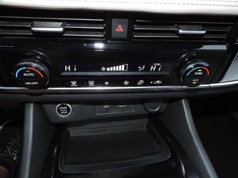 Certified 2021 Nissan Rogue SV image 23