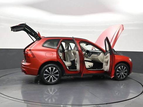 Used 2024 Volvo XC60 B5 Core AWD/4WD image 33