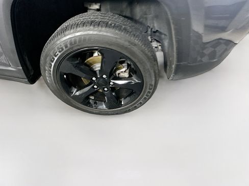 Used 2023 Jeep Grand Cherokee Altitude image 11