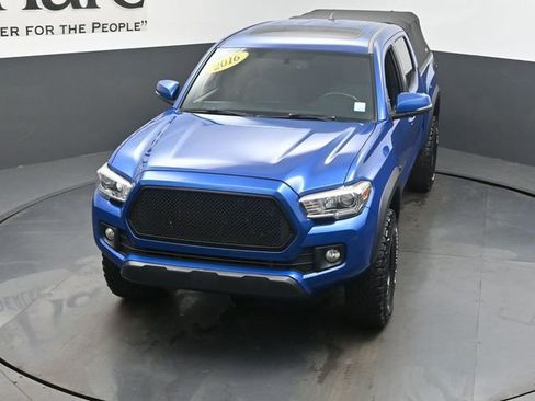 Used 2016 Toyota Tacoma TRD Off-Road image 44