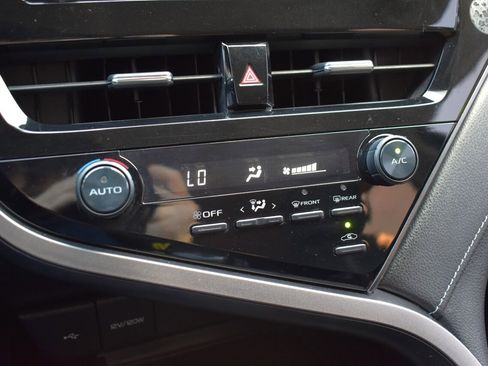 Used 2021 Toyota Camry SE FWD image 24