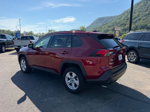 Used 2019 Toyota RAV4 XLE AWD/4WD image 6
