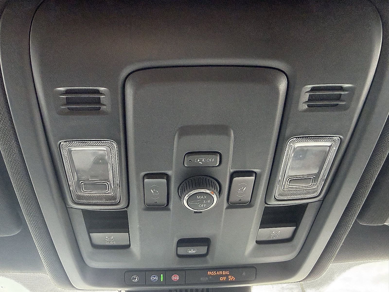 Used 2025 Chevrolet Suburban LT w/ Comfort Package AWD/4WD image 9