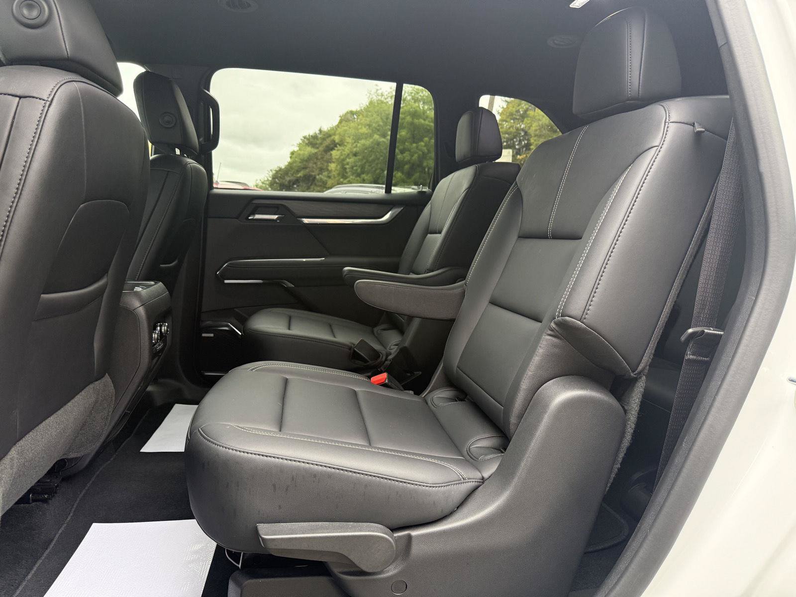 Used 2026 GMC Acadia Elevation w/ Elevation Premium Package AWD/4WD image 18