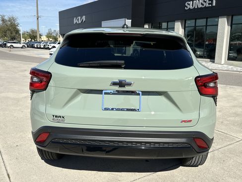 Used 2024 Chevrolet Trax RS w/ Sunroof Package image 6