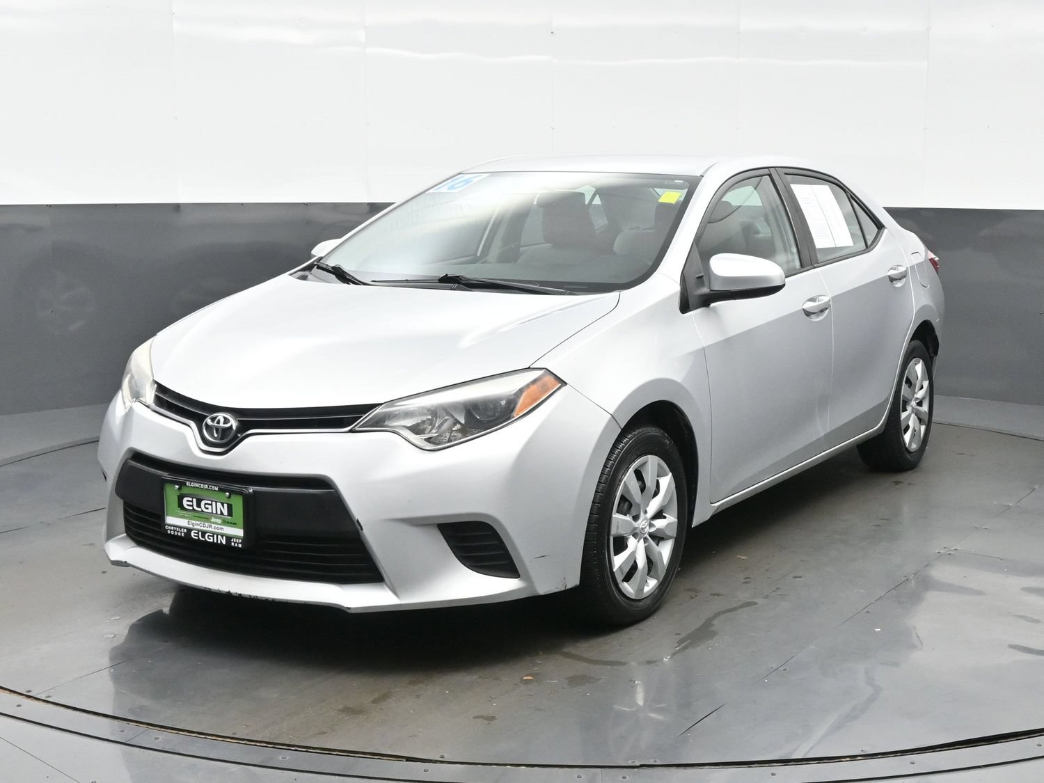 Used 2016 Toyota Corolla LE FWD image 2