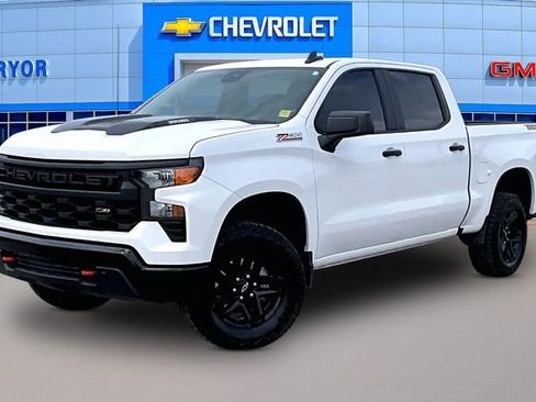 Used 2025 Chevrolet Silverado 1500 Custom Trail Boss w/ LPO, Dark Essentials Package AWD/4WD image 3