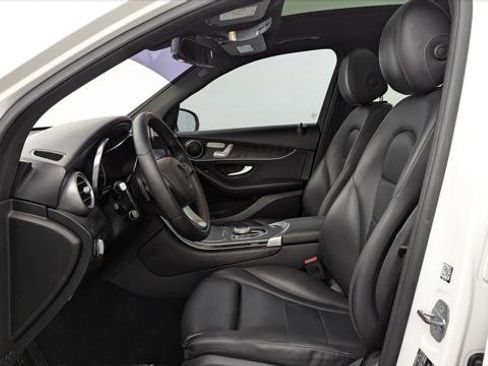 Used 2018 Mercedes-Benz GLC 300 4MATIC w/ Premium Package image 14