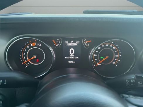 Used 2023 Jeep Wrangler Sport S image 13