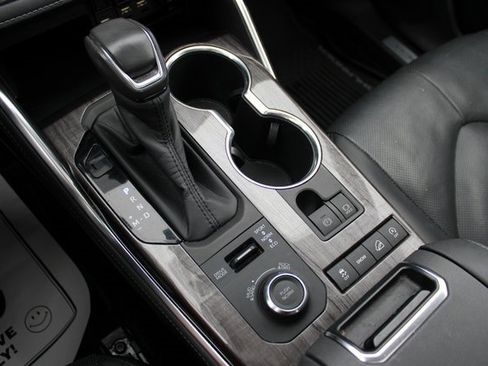 Used 2020 Toyota Highlander Limited image 31