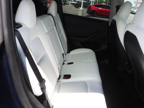 Used 2024 Tesla Model Y Long Range AWD/4WD image 19