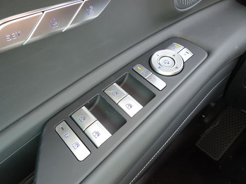 New 2025 Genesis GV80 2.5T Prestige image 17